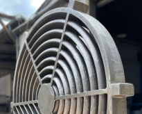 SCHMEES_cast_graeting_closeup_03